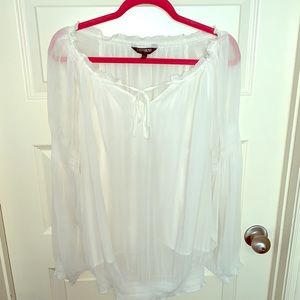 Express blouse adorable ruffled sleeves